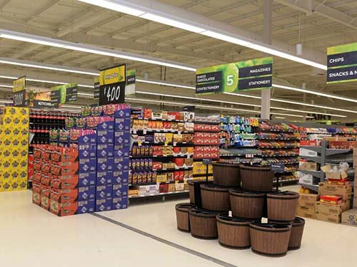 如何處理超市貨架上的商品擺放和整理？